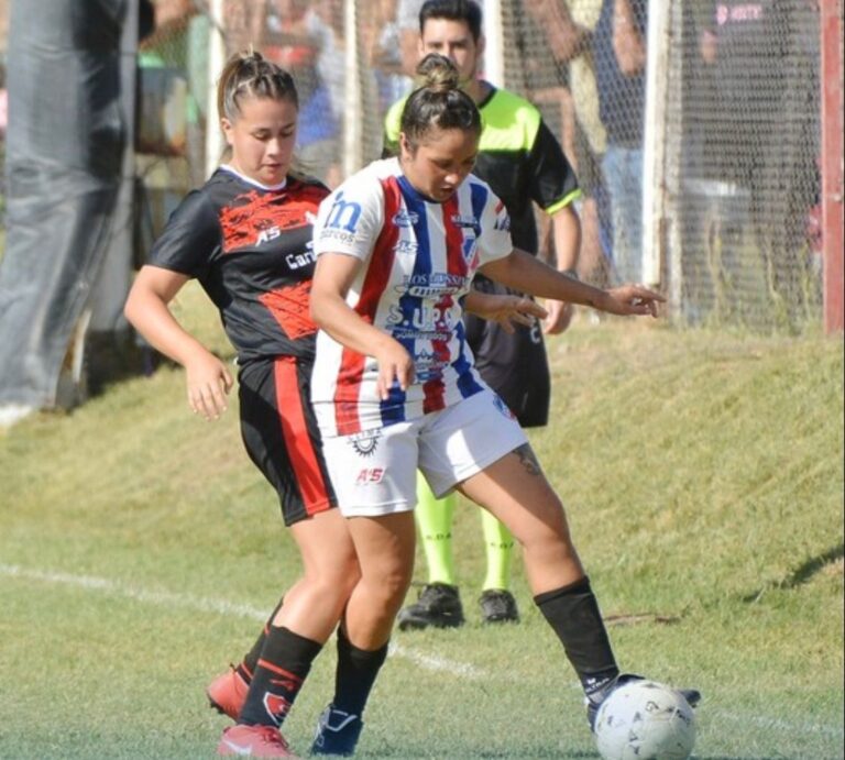 SPORTING Y ROSARIO JUEGAN EL CLASICO FEMENINO EN EL MENDIZABAL