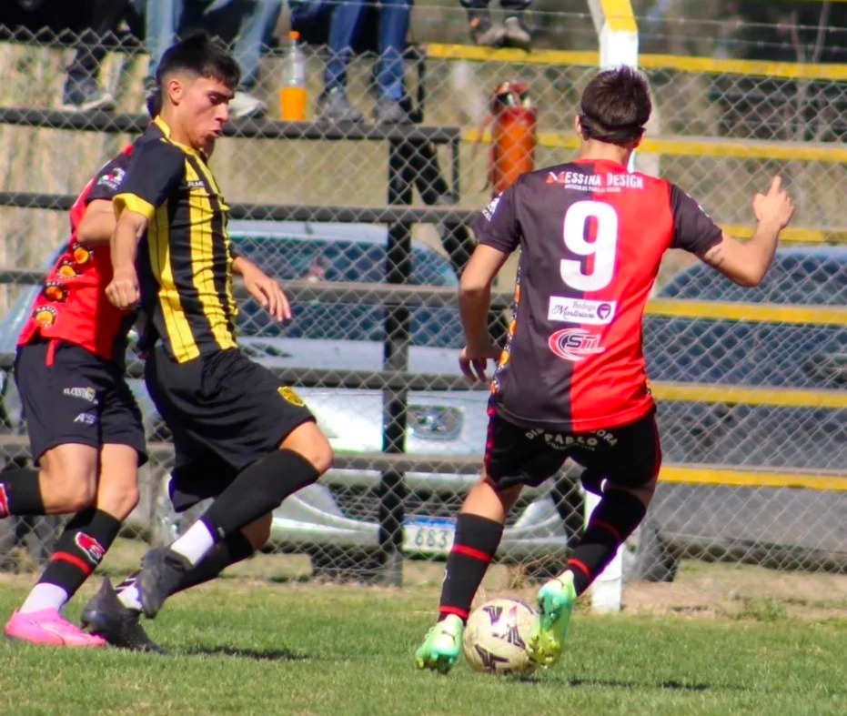 MENORES Y JUVENILES: SPORTING ENFRENTO A OLIMPO