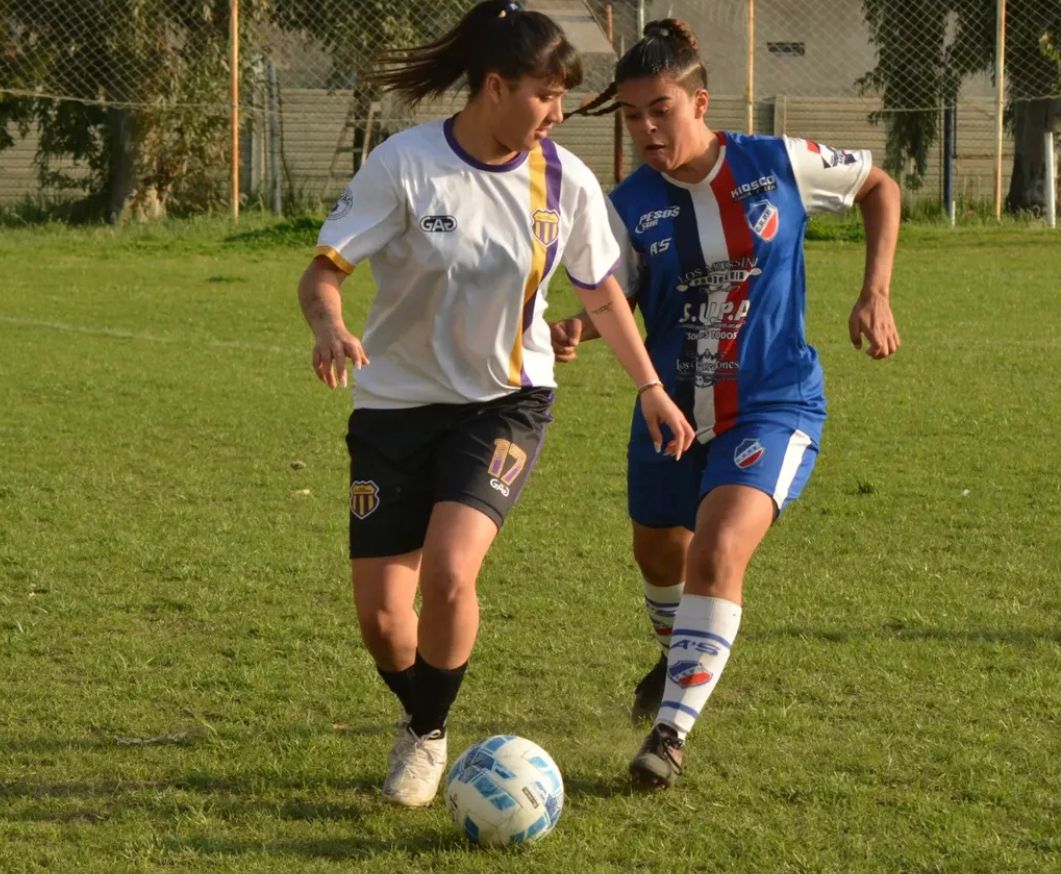 ROSARIO CAYO DE PIE ANTE LAS CAMPEONAS DEL APERTURA