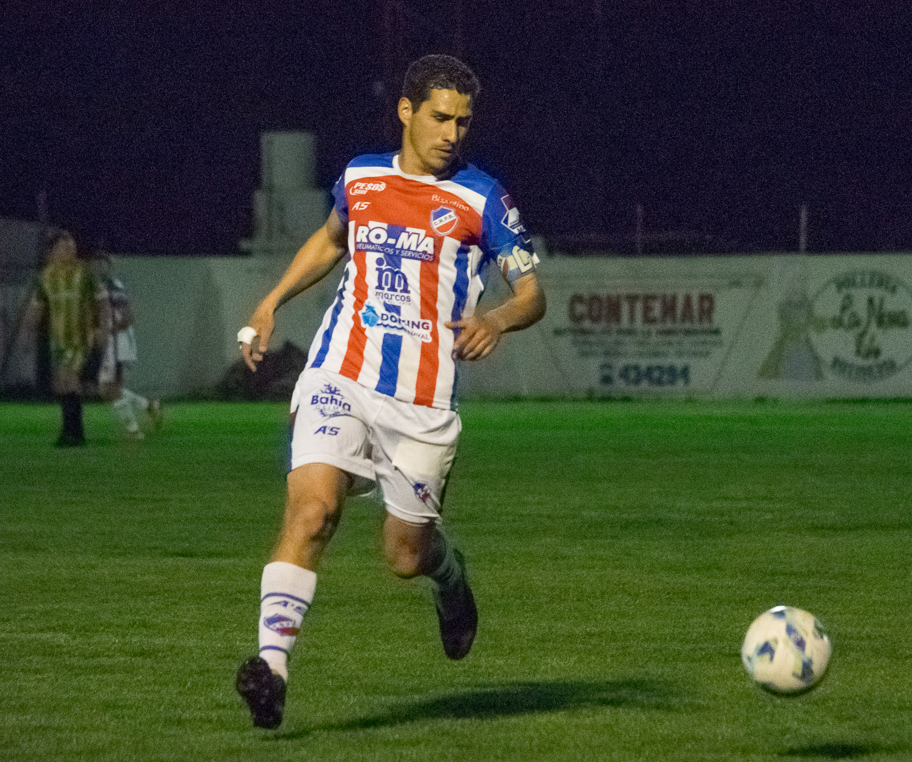 ROSARIO RECIBE A PACIFICO DE CABILDO EN LA NOCHE DEL COLOSO