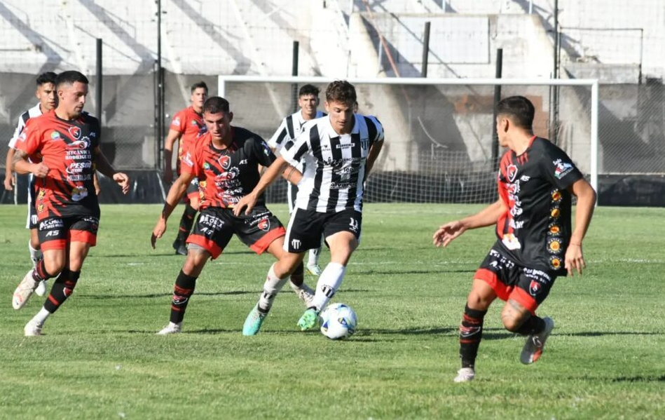 SPORTING VISITA AL CAMPEON LINIERS EN LA AVENIDA ALEM