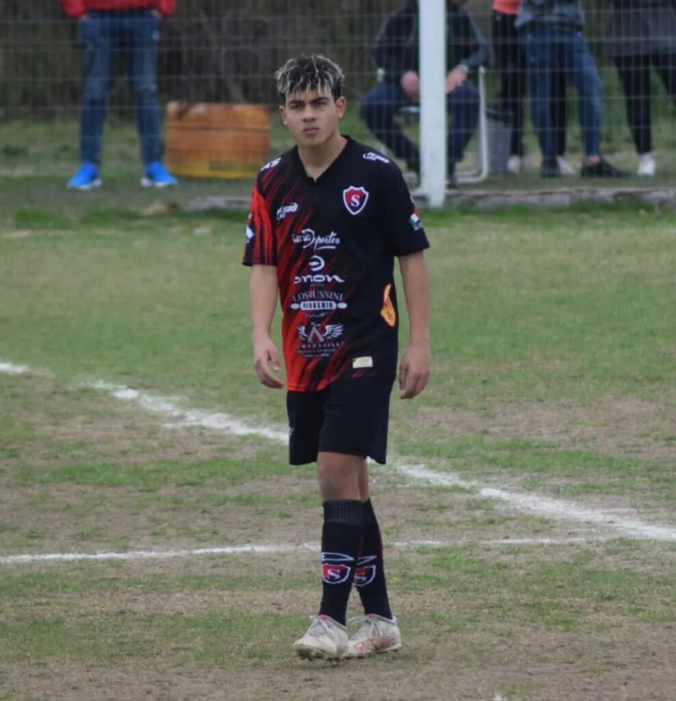 MENORES Y JUVENILES: SPORTING JUGO ANTE LINIERS B