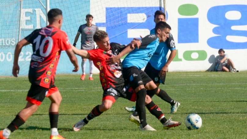 LOS PIBES DE SPORTING NO FUERON NINGUNOS “SANTOS” Y GANARON EN VILLA ITALIA