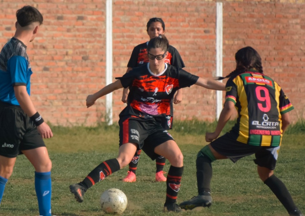 SPORTING RECIBE A COMERCIAL EN EL PREDIO RUBEN FELIPE NIETO