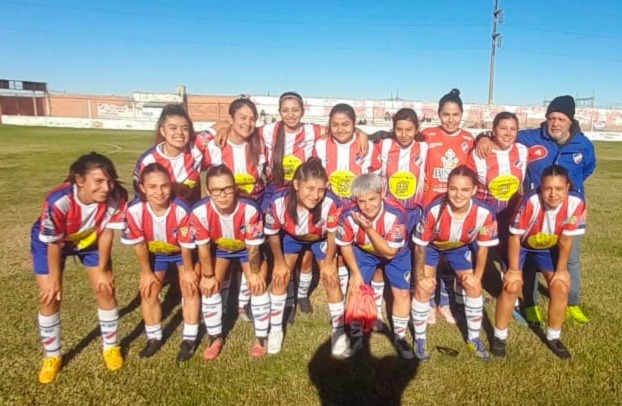 ROSARIO FEMENINO APLASTO A HURACAN Y SUMO SU PRIMER TRIUNFO