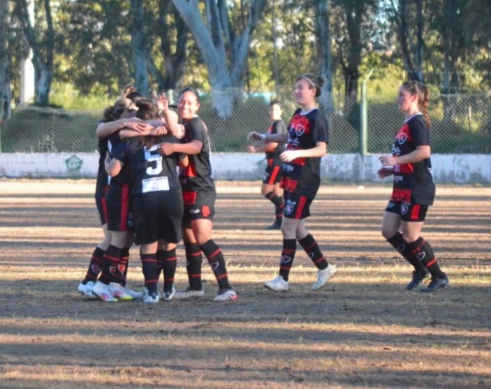 QUIERE SEGUIR GOLEANDO: SPORTING FEMENINO RECIBE A ESTRELLA DE ORO