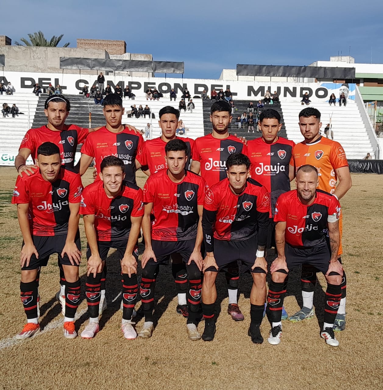 SPORTING EMPATO ANTE OLIMPO Y SE MANTIENE FIRME EN LA LUCHA