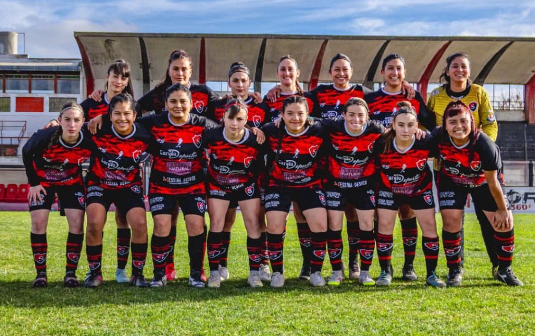 SPORTING FEMENINO ARRASO ANTE PACIFICO Y SIGUE PRENDIDO EN LA PELEA