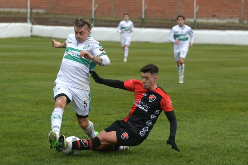 SPORTING CAYO POR GOLEADA EN LA LOMA Y COMPLICO SU CLASIFICACION