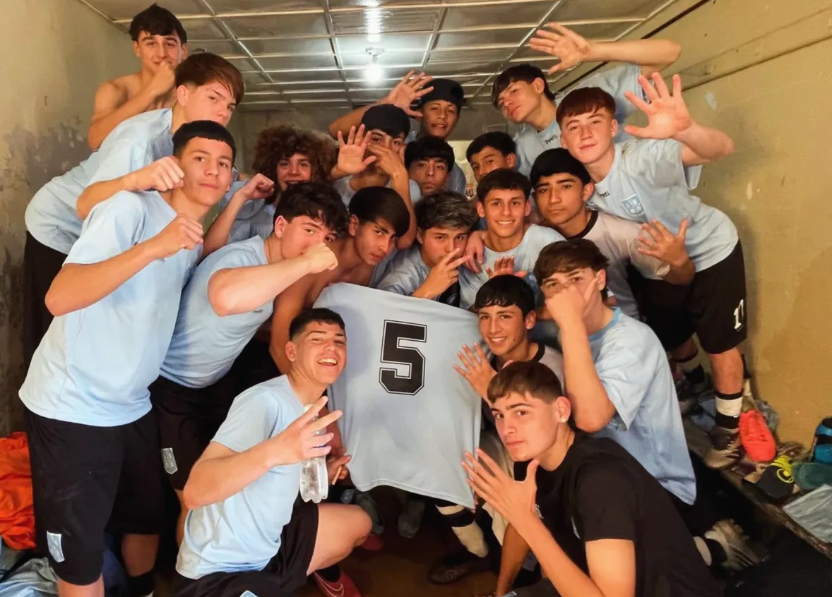 EL SUB 15 DE LA LIGA DEL SUR PASEO SU FUTBOL Y SUS GOLES POR PRINGLES