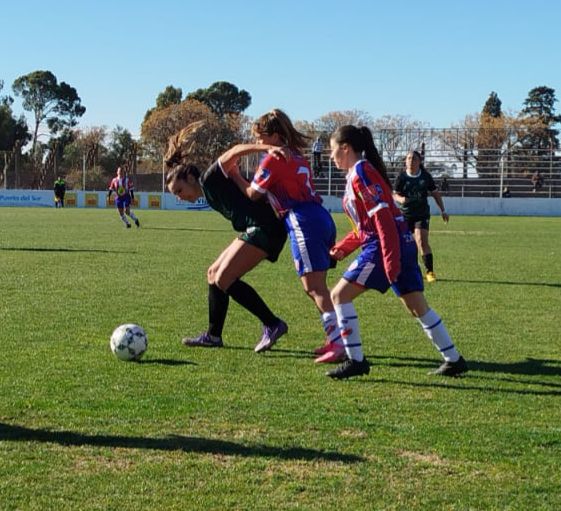 ROSARIO FEMENINO PISO FUERTE EN CABILDO Y PROLONGO SU INVICTO